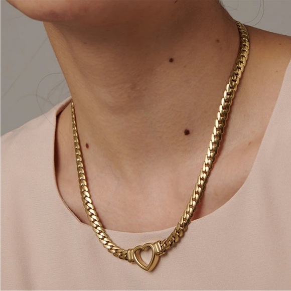 ✨New 18k gold plated bold Cuban Chain Necklace with Heart Centerpiece✨ - Picture 2 of 6